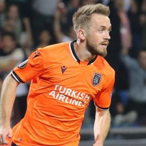 Edin Visca, Başakşehir ile sözleşmesini uzattı