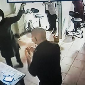 Beyoğlu'nda koronavirüslü şahıs göz muayesine gitti