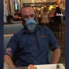 ABD’de yemek yerken bile çıkarılmayan otomatik maske
