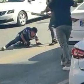 Ankara'da yol verme meselesi yüzünden kavga çıktı