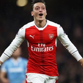 Mesut Özil’in Azerbaycan paylaşımı, Alman basınını rahatsız etti