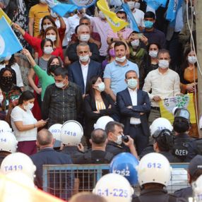 HDP'li milletvekilleri, Şırnaklı kadınların teröre tepki eylemini engellemek istedi