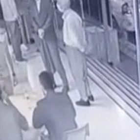 Düğünde sahte çeyrek altın taktı, gerçeğini alıp ortadan kayboldu