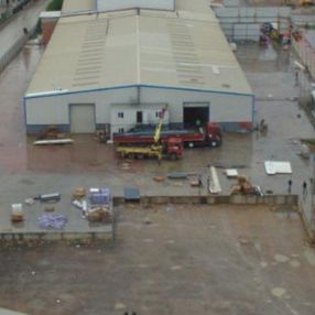 Kocaeli'de kiracı olduğu fabrikayı tahliye ederken, binayı söküp götürdü