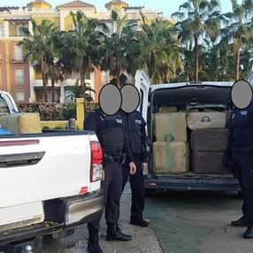 İspanya'da 3 ton uyuşturucu karaya vurdu
