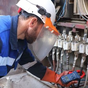 Diyarbakır'da kaçak elektrik şebekesine operasyon