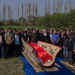 Ermenistan'ın saldırısında ölen Azerbaycanlı siviller toprağa verildi