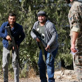 Ermenistan sivilleri cepheye hazırlıyor