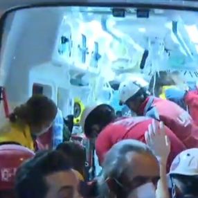 İzmir'de enkaz altından bir yaralı daha çıkarıldı