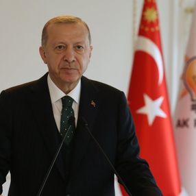 Cumhurbaşkanı Erdoğan: Siz gidin heykellerinizle uğraşın