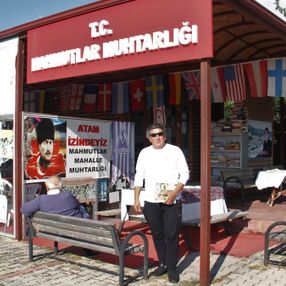 Antalya’da 3 dil bilen muhtar 40 milletten 15 bin yabancıya hizmet ediyor