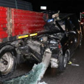 Bolu'da minibüs, tıra çarptı: 2 ölü 3 yaralı