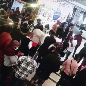 Esenyurt'ta şimdi de Afrikalıların pazar ayininde tedbirler hiçe sayıldı