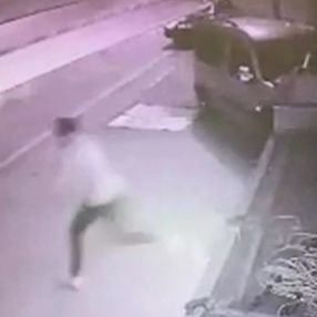 Bursa’da freni patlayan kamyonet markete daldı