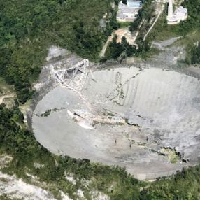Arecibo teleskobu çöktü