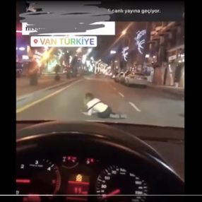 Van'da ayakta duramayan kadının görüntülerini paylaştılar
