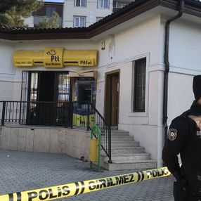 Bursa'da silahlı 2 zanlı, PTT şubesinden 8 bin liralık soygun yaptı