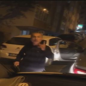 Küçükçekmece'de hastane personelinin olduğu servise saldırı