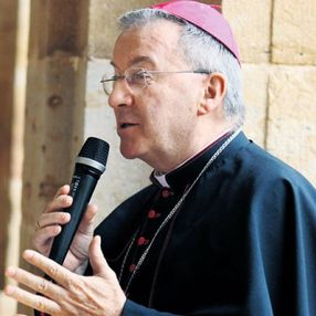 Vatikan'ın eski Paris Büyükelçisi'ne cinsel saldırıdan hapis cezası