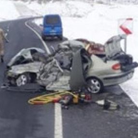 Erzurum'da yolcu otobüsünün çarptığı araçtaki 3 kişilik aile hayatlarını kaybetti