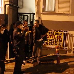 İzmir’de girdiği evi soymaya çalışırken yakalanan hırsız, kan döktü