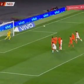 Burak Yılmaz'dan enfes frikik golü