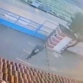 Tekirdağ'da Atatürk heykeline saldıran kişi kamerada