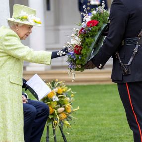 Kraliçe Elizabeth, ırkçılık krizi sonrası ilk kez görüldü
