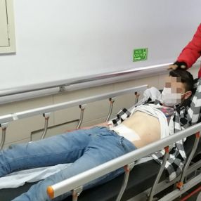 Samsun’da bıçakla karnından yaralanan genç şarkı söyledi