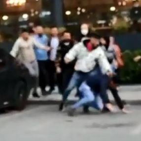 Sultangazi'de tekstil işçilerinin tekme tokat kavgası kamerada
