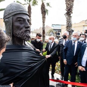CHP'li İzmir Büyükşehir Belediyesi'nden Çaka Bey heykeli