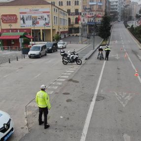 58 saatlik sokağa çıkma kısıtlaması başladı
