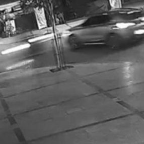 Manisa'da motorlu kuryenin ölümden döndüğü kaza anı kamerada