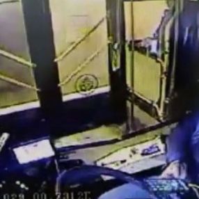Beşiktaş’ta telefonuna bakarken kaza yapan otobüs şoförü tutuklandı