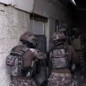 Şanlıurfa’da şafak operasyonu: 220 polis katıldı