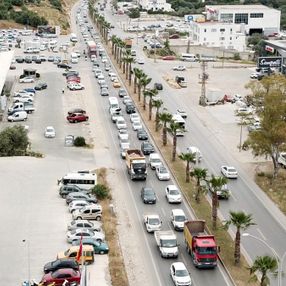 Tam kapanma, Bodrum'da uzun araç kuyrukları oluşturdu