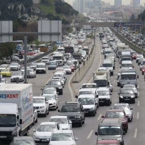 İstanbul'da trafik kilitlenme noktasına geldi