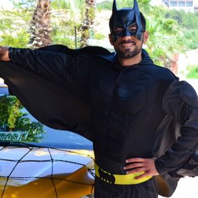 Mersin'de bir taksici Batman kostümüyle hizmet veriyor