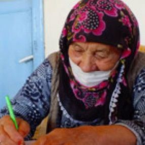 Denizli'de 90 yaşındaki İsmi Kaya, 2 ayda okuma - yazma öğrendi
