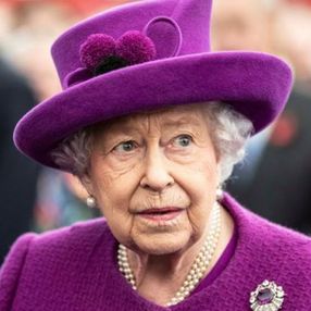 Kraliçe Elizabeth, güven mektuplarını online aldı