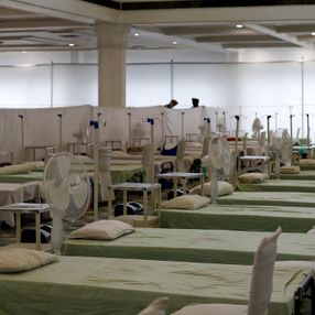 Hindistan'da ibadet alanları hastaneye dönüştürülüyor