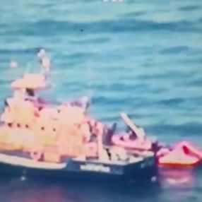 İzmir'de göçmenlerin Yunanlılar tarafından Türk kara sularına itildiği anlar