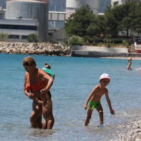 Antalya sahilleri kısıtlama günü turistlere kaldı