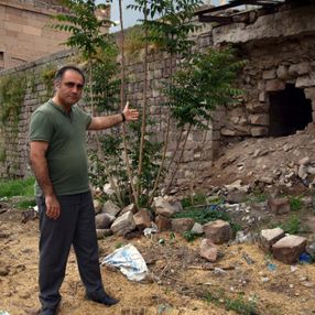 Atatürk’ün harf inkılabı için ziyaret ettiği tarihi han, ahır olarak kullanılıyor