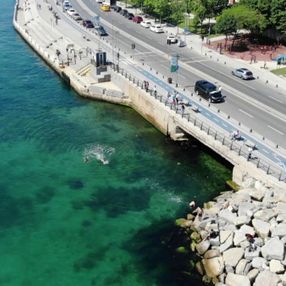 Üsküdar Sahili'nde kısıtlamada denize girdiler