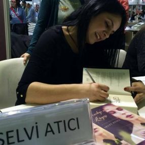 Sevilen yazar Selvi Atıcı'nın yeni kitabı Uygar raflardaki yerini aldı