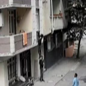 Avcılar’da hırsız 2 metreden aşağı düştü