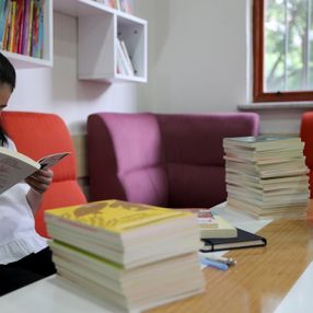 İlkokul öğrencisi Nisa 1 yılda 175 kitap okudu