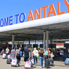 Antalya’ya günlük gelen turist sayısında vaka düşüşü etkisi