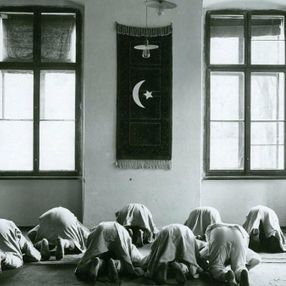 Galiçya'daki Türk askerlerinin namaz kılarken çekilen fotoğrafları